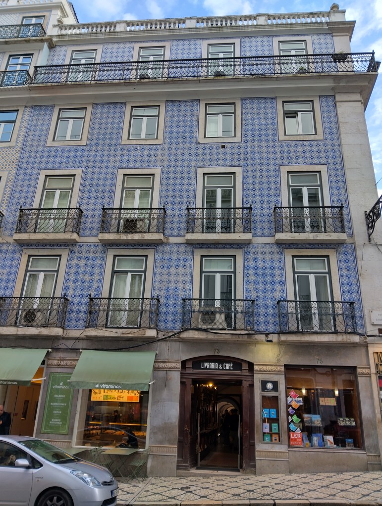 Livraria Bertrand - world's oldest bookstore 